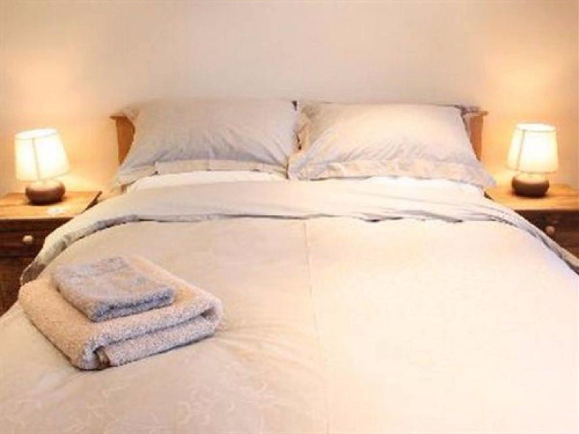 Hotel The Crown Radnage Extérieur photo