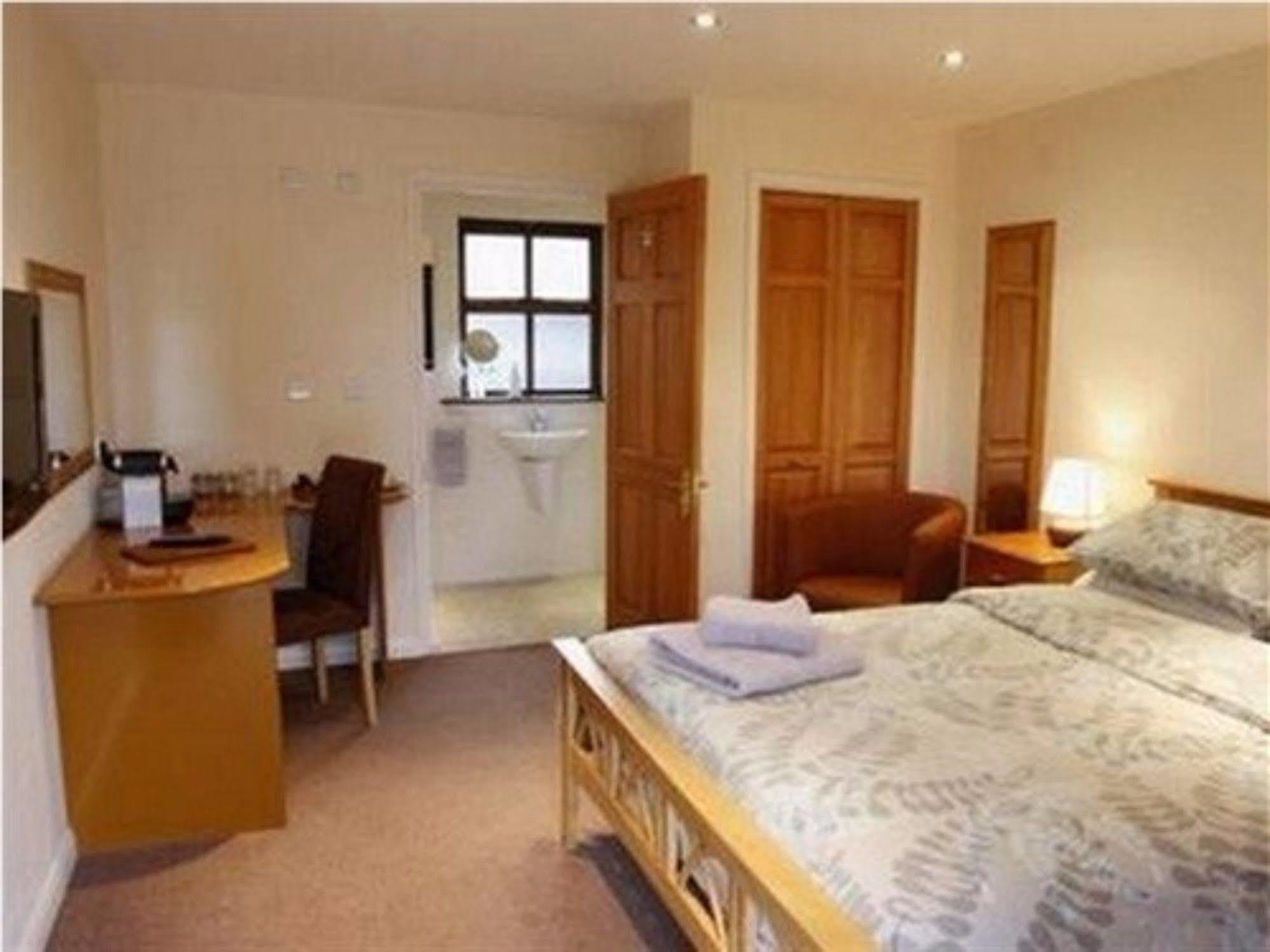 Hotel The Crown Radnage Extérieur photo
